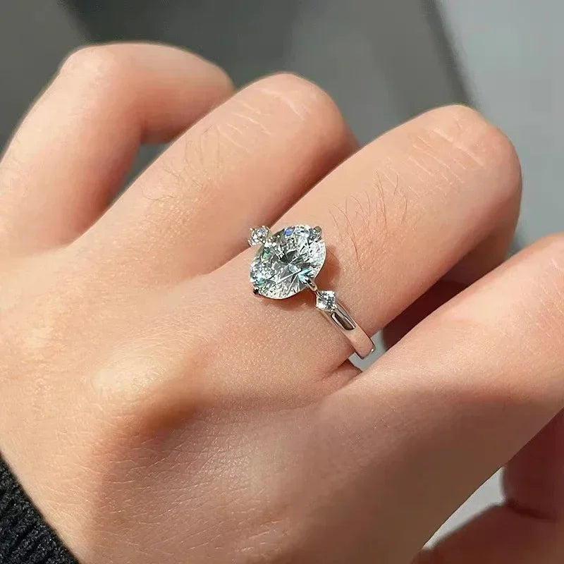 Damring i 925 Silver med 2ct Oval Cut Moissanite