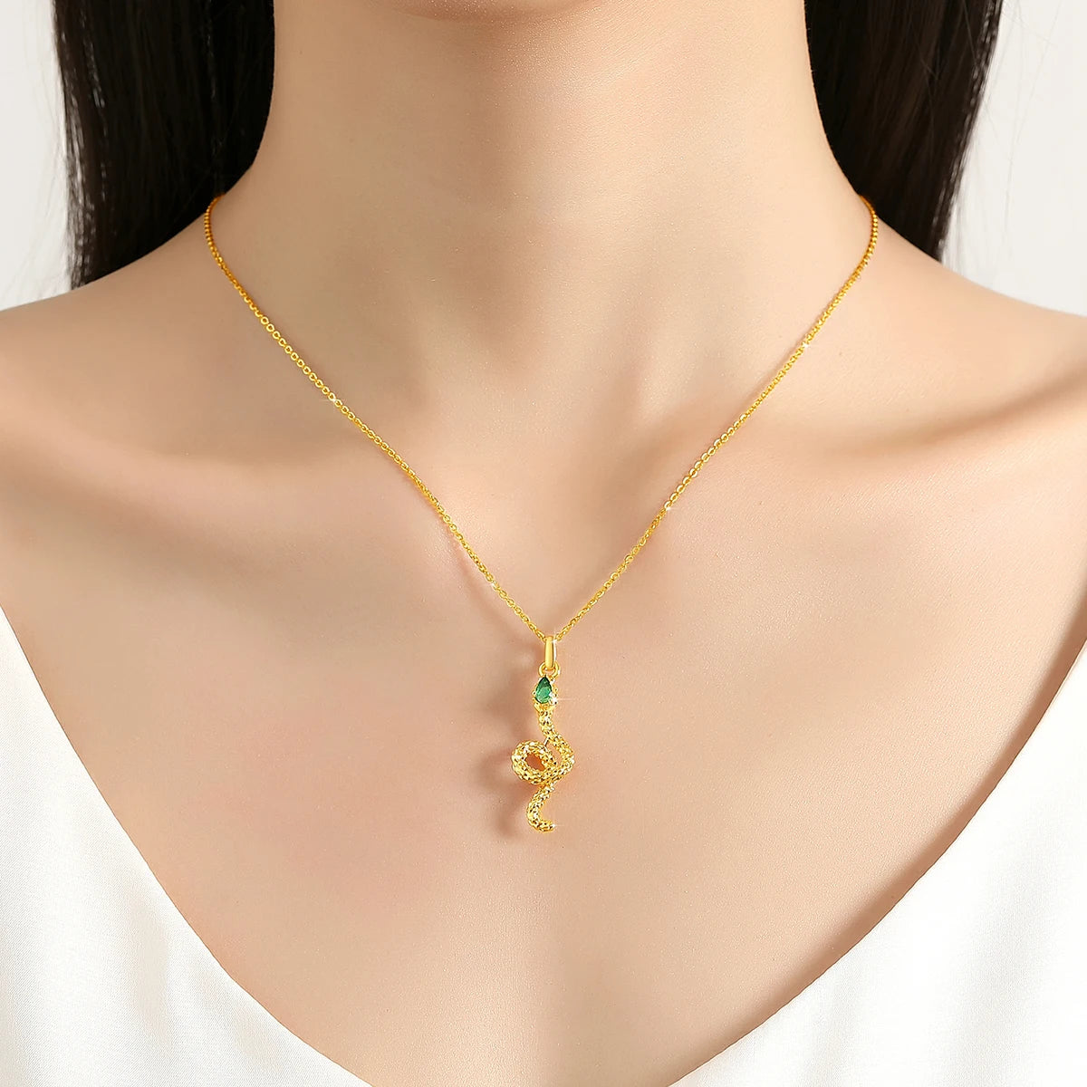 Halsband i Äkta 18K Guld med Smaragd - Ormhänge